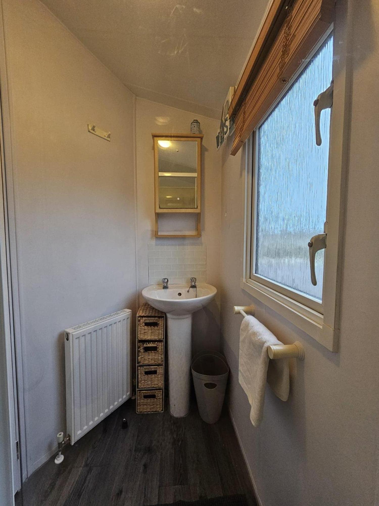Tattershall Lakes Hot Tub Lodge Breaks Exterior photo